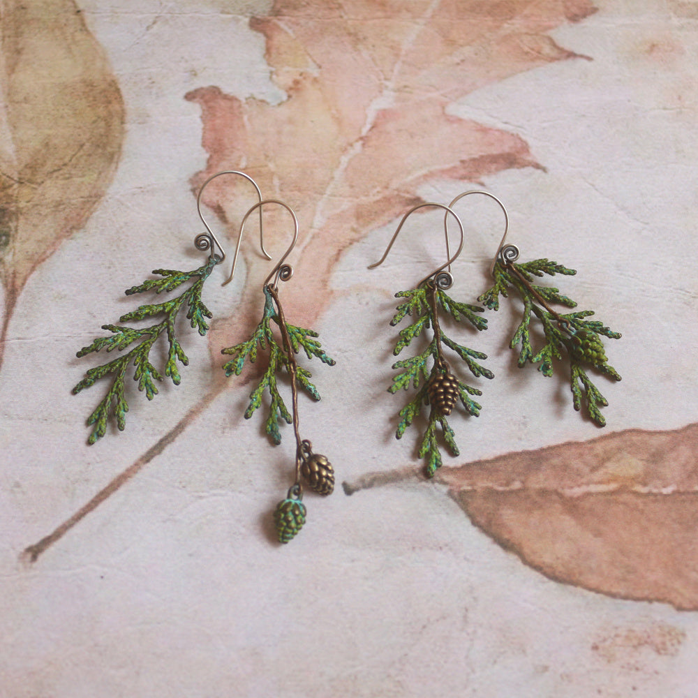 boucles d’oreilles vintage originales de branche de pin de plante