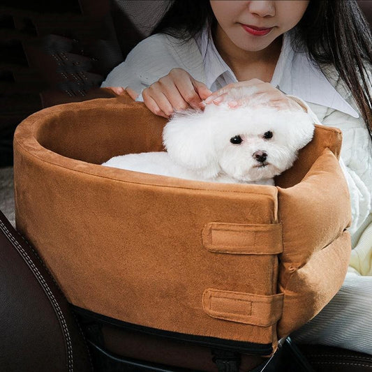 Artefact anti-sale pour chiens dans la tanière de contrôle central de voiture