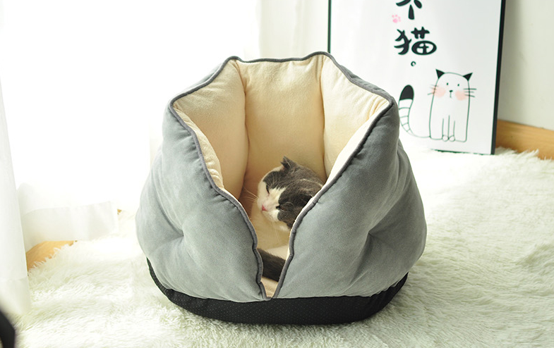 Warm pet nest in winter