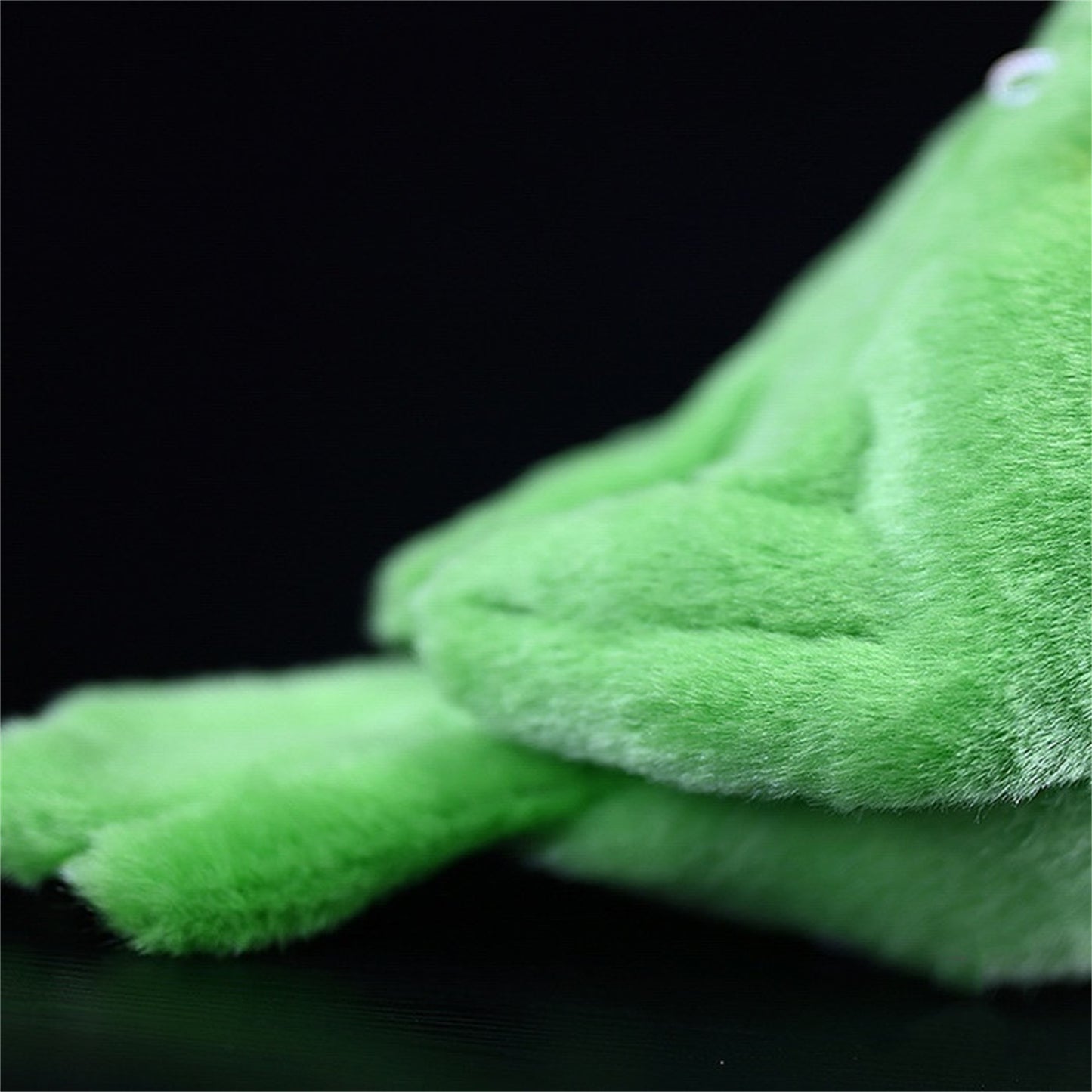 Colgante de juguete de peluche con muñeco de loro y peonía de melocotón verde