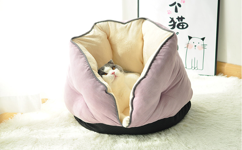 Warm pet nest in winter