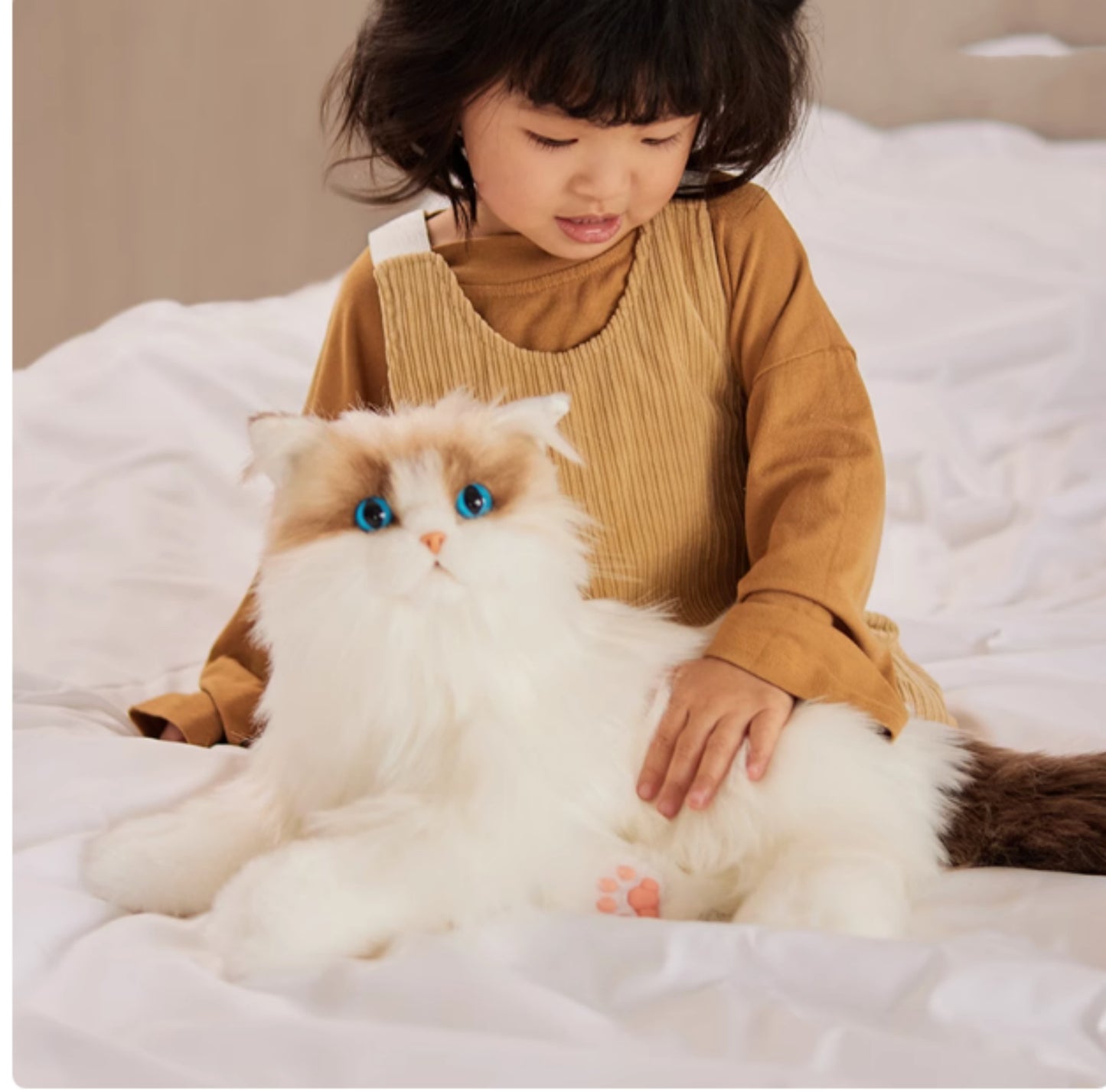 Jouet en peluche en forme de chat simulé