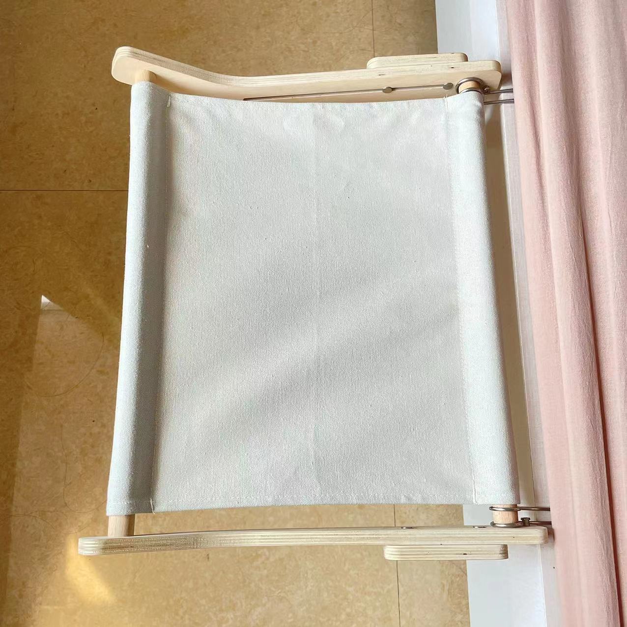 Cama para gatos de madera y vidrio con ventana para balcón