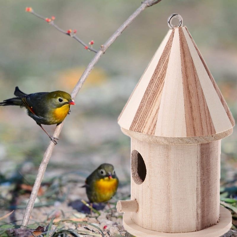 Nido de pájaro de madera al aire libre