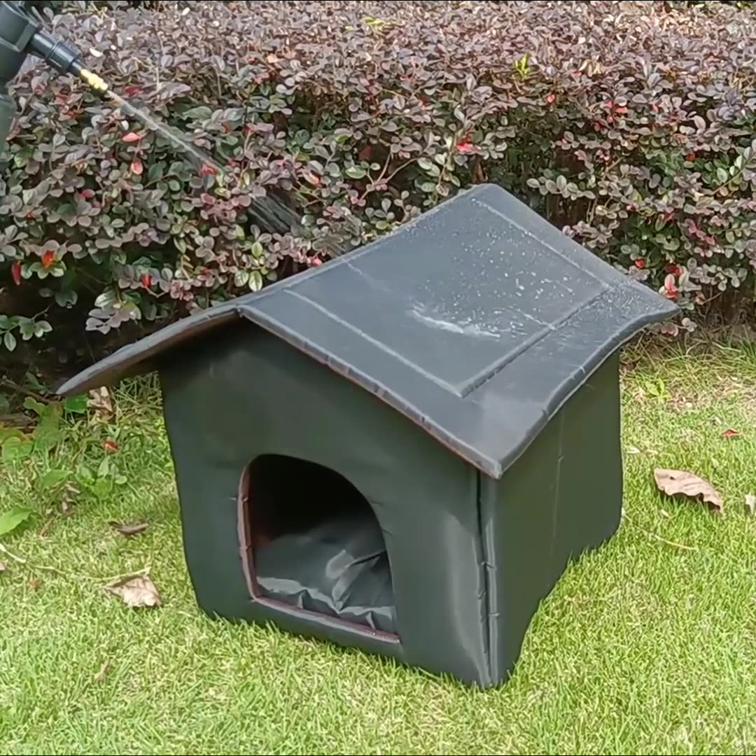 Refugio impermeable al aire libre para gatos callejeros