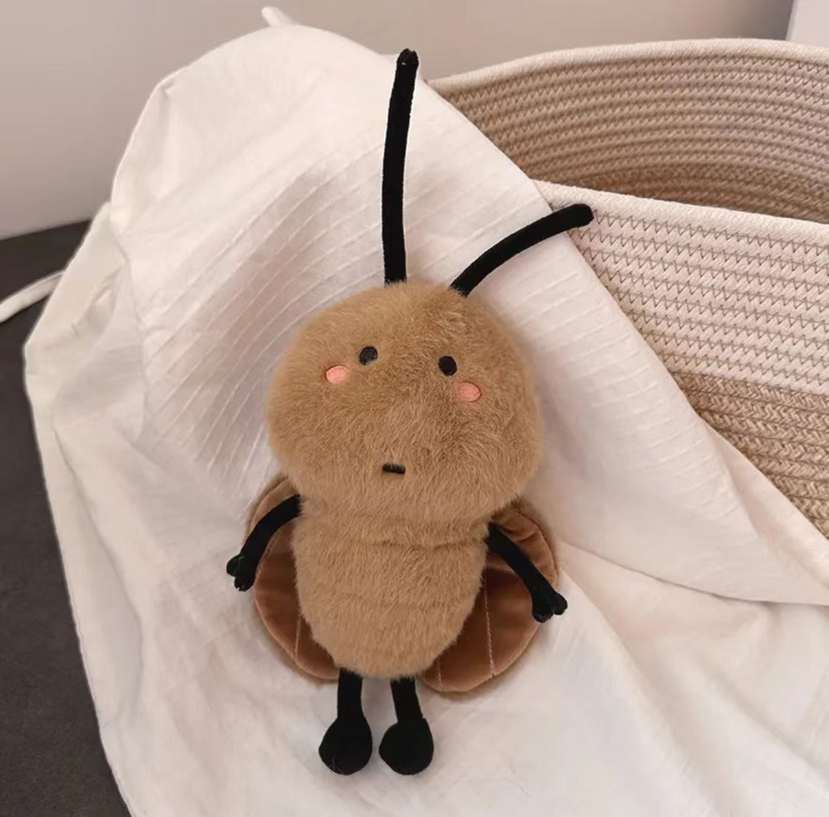 Muñeco de peluche creativo de cucaracha sureña