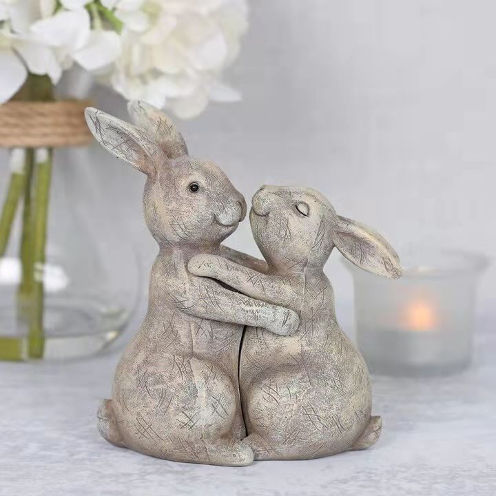 Animal Love Couple Hug Statue Decoration Resin Ornament