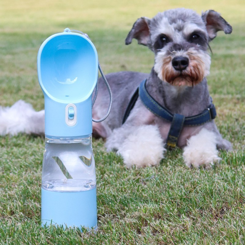 Taza para salir con bolsa de basura, taza de agua, suministros para mascotas