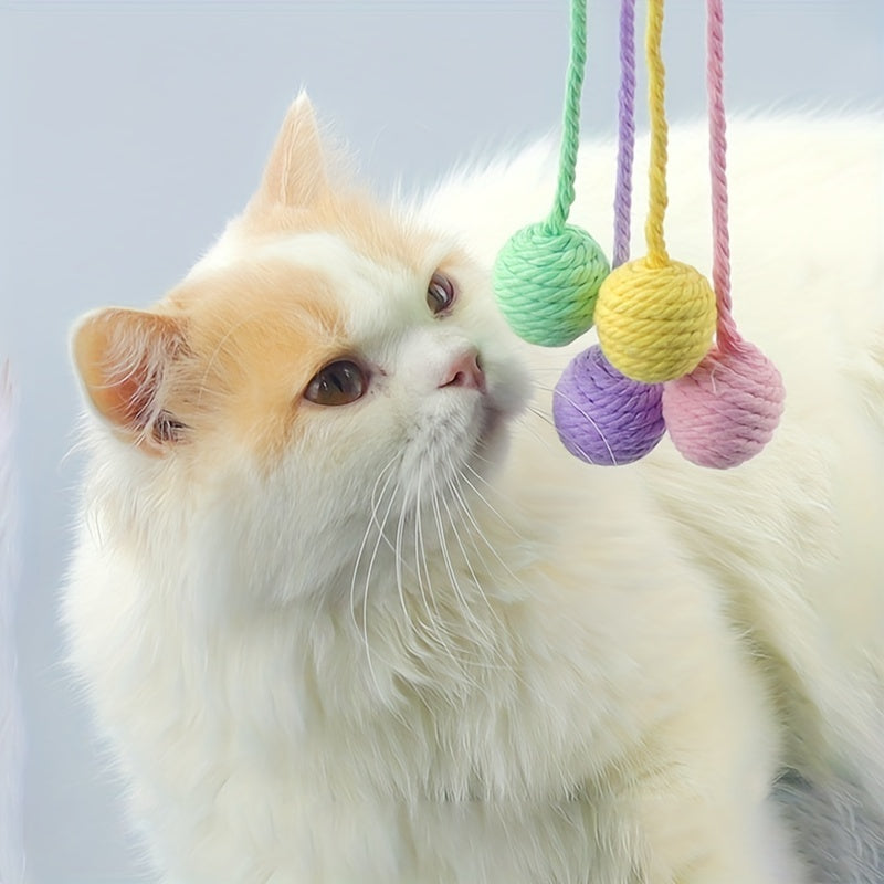 Balle jouet pour chat avec corde et cloche intégrée pour faire rouler la balle et émettre un son pour que les chatons puissent jouer avec 