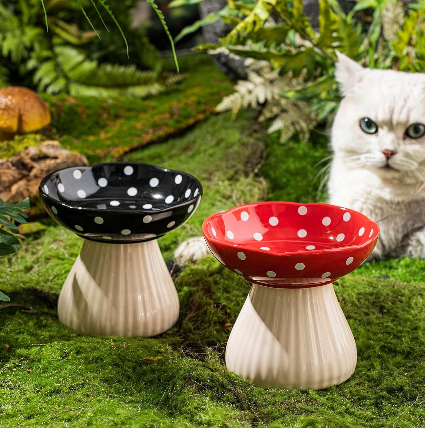 Bol pour chat surélevé en forme de champignon avec un joli design à pois et un matériau en céramique sûr pour les petits animaux de compagnie 