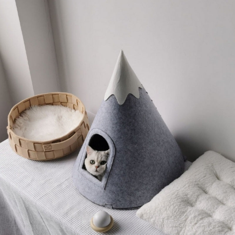 Cama semicerrada para mascotas con tienda de campaña Felt Snow Mountain