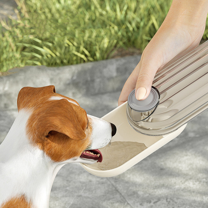 Taza de agua para mascotas 2 en 1 Diseño de segmento Perro verde que camina Taza para beber portátil Suministros de alimentación para perros Suministros para mascotas Alimentador de agua para caminar para perros Productos para mascotas