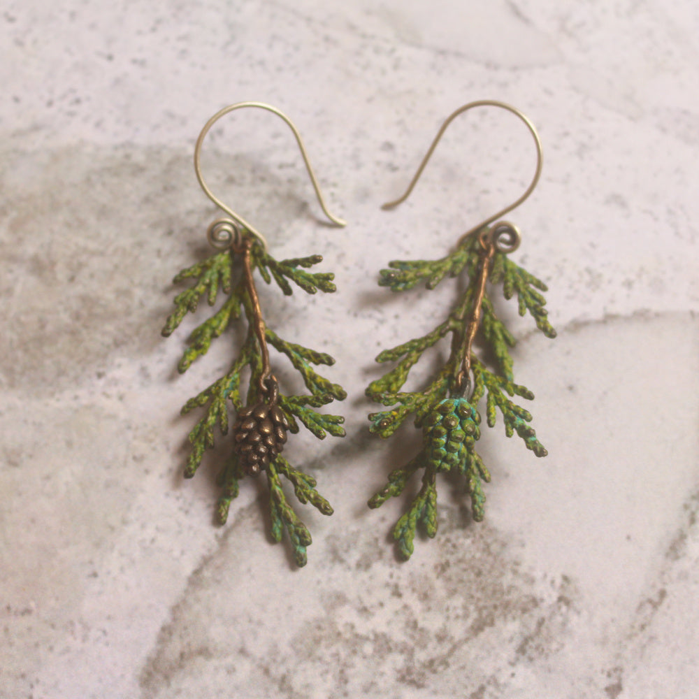 boucles d’oreilles vintage originales de branche de pin de plante