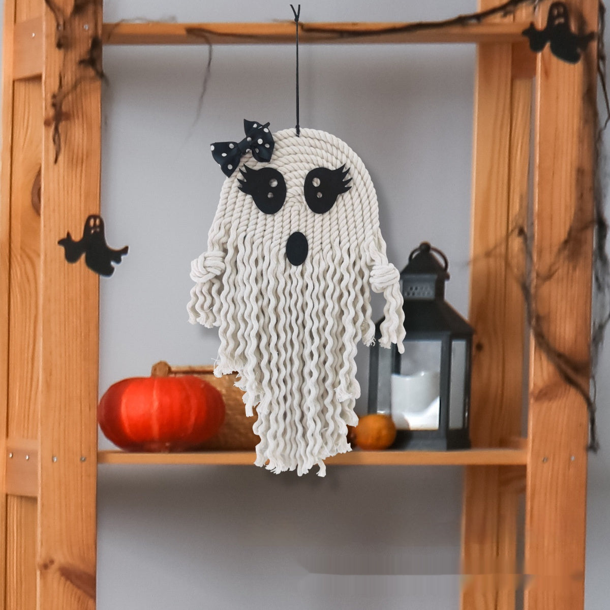 Tissage d'un joli pendentif fantôme blanc pour Halloween