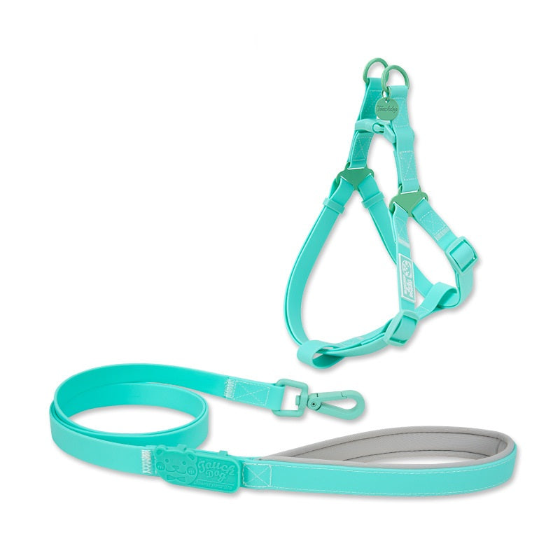 Productos para mascotas impermeables con cuello trasero y pecho de PVC de color gelatina