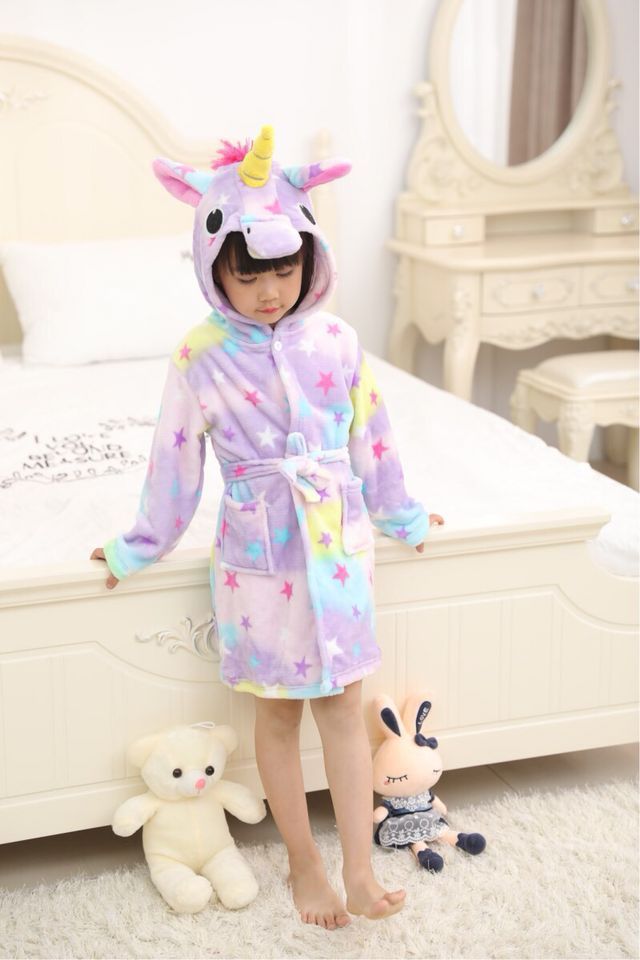 Ropa de hogar infantil con capucha de animales.