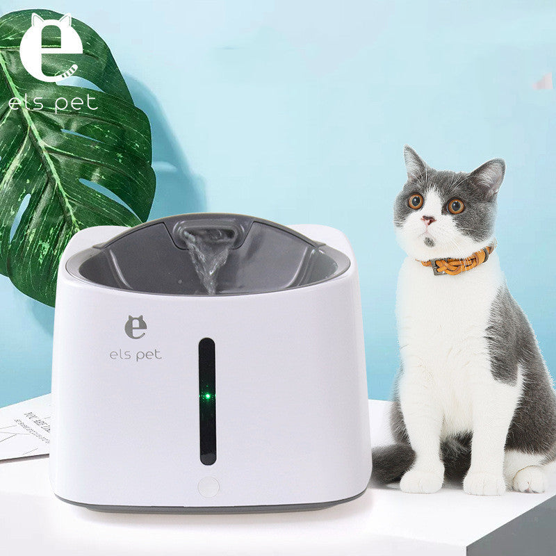 Filtrar y hacer circular automáticamente el bebedero para gatos