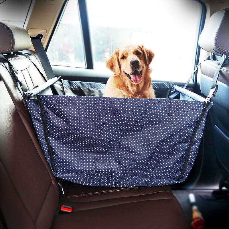 Hamac de voiture pliable portable de voyage. Siège auto étanche et sûr pour votre chien