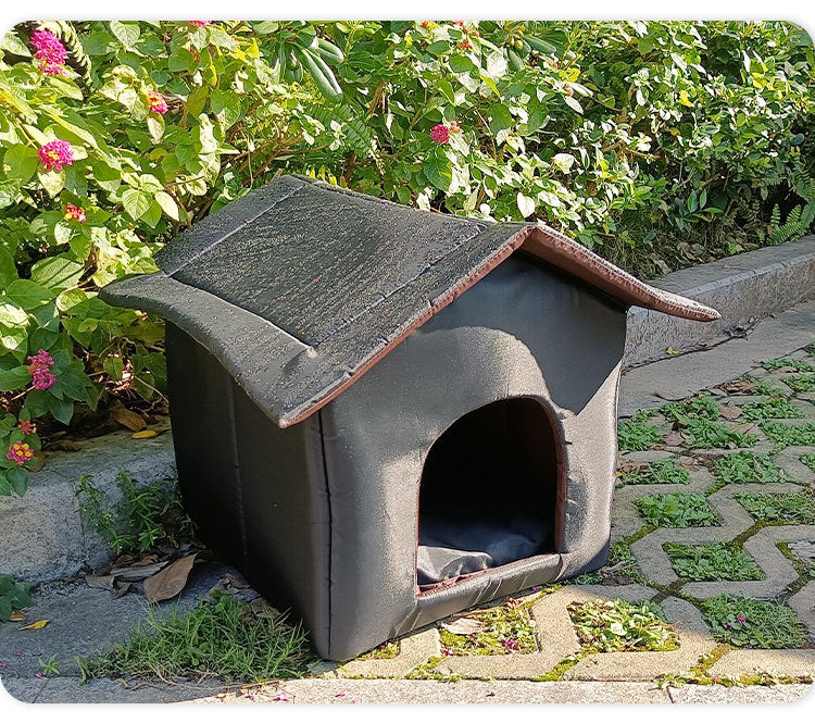 Refugio impermeable al aire libre para gatos callejeros