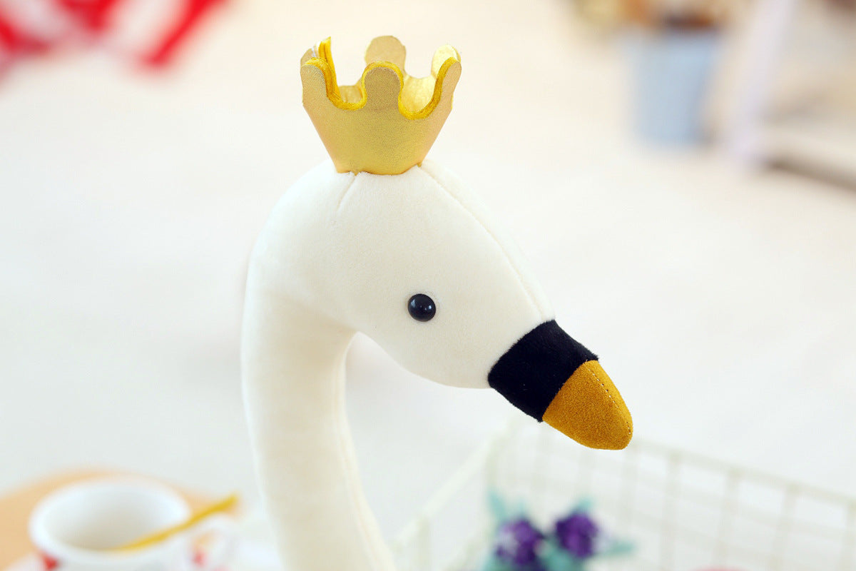 Muñeco de peluche con forma de cisne blanco y corona de dibujos animados