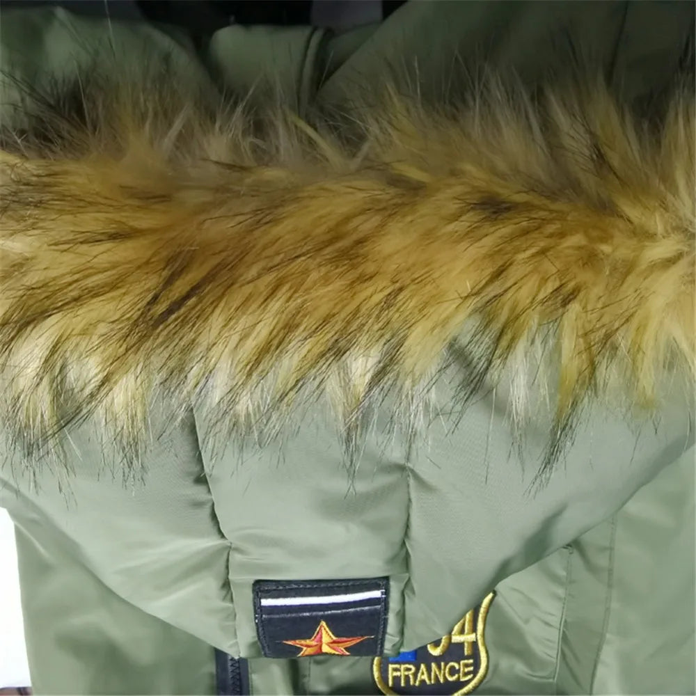 Chaqueta cálida de invierno con capucha para perro, ropa impermeable con Cuello de piel para perro, ropa navideña con insignia, perro más grueso para perros grandes