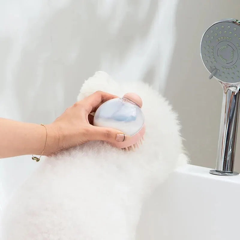 Brosse de bain en Silicone souple pour animaux de compagnie, avec distributeur de shampoing, Massage doux pour le toilettage et le nettoyage de la fourrure et des cheveux, 1 pièce