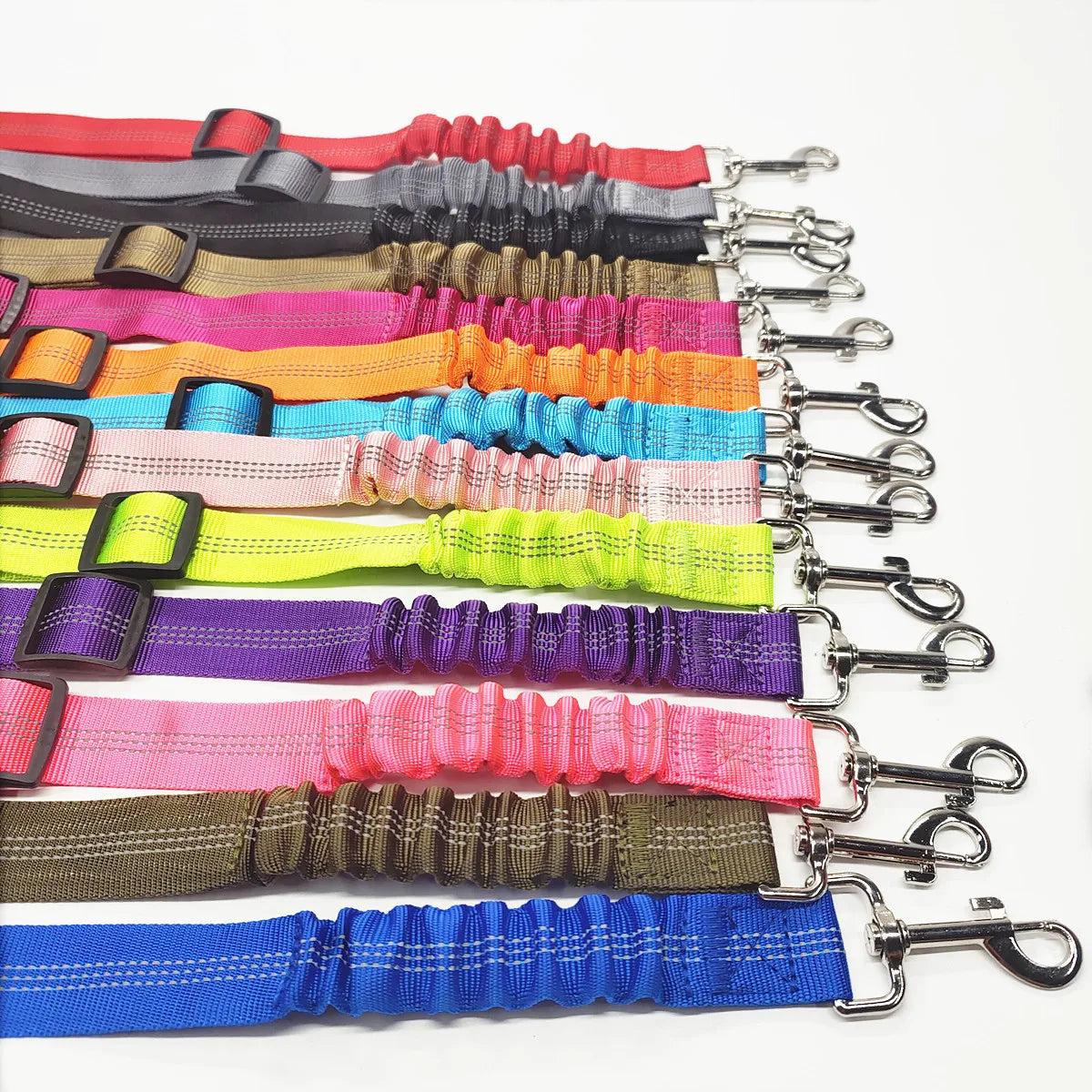 Harnais réglable de ceinture de sécurité de voiture de chien pour des chiens en Nylon réfléchissant amortissant l'élasticité accessoires de chien de voyage de voiture pour des chiens