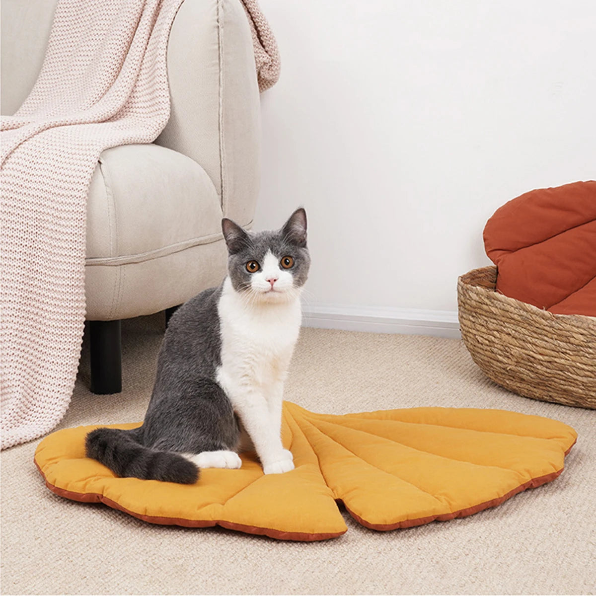 Cat Mattress Leaf Shape Cat Nest Cat and Dog Double-Sided Available Floor Mat Cover Pad Warm and Comfortable Cartoon Cat Bed Ind