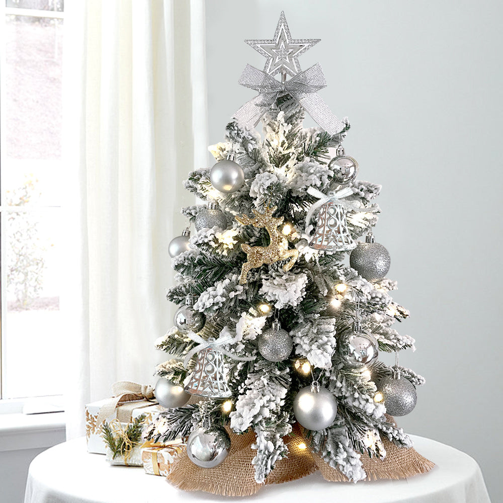 Mini sapin de Noël de 2 pieds avec petite décoration de Noël artificielle légère avec neige floquée, décor exquis et ornements de Noël pour dessus de table pour la maison et le bureau