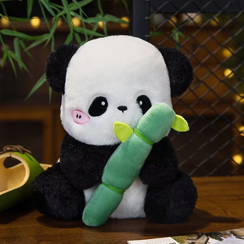 Muñeco de panda simulado con tubo de bambú