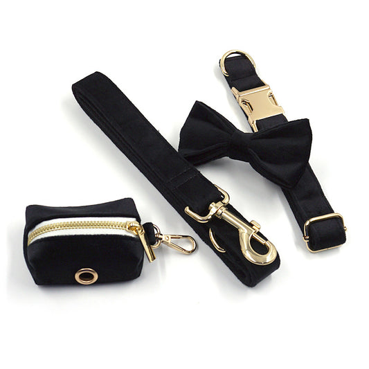 Terciopelo negro Hebilla dorada Collar para mascotas Cuerda de tracción Arco Bolsa para caca Cuatro piezas