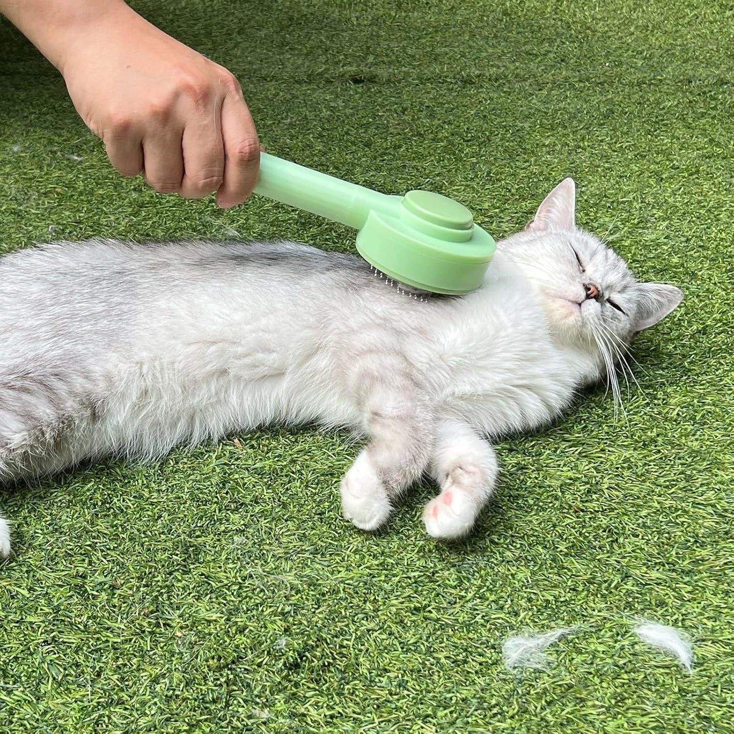 Cepillo de aseo 2 en 1, cepillo para quitar el pelo y cepillo para quitar el pelo suelto para gatos de pelo largo de interior y gatos y perros que mudan el pelo, fácil de limpiar y lavar, fácil de guardar y colgar