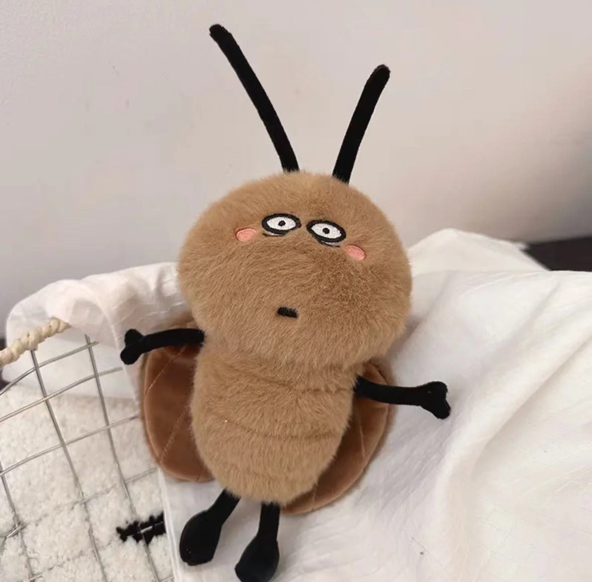 Muñeco de peluche creativo de cucaracha sureña