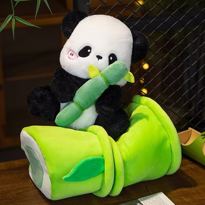 Muñeco de panda simulado con tubo de bambú