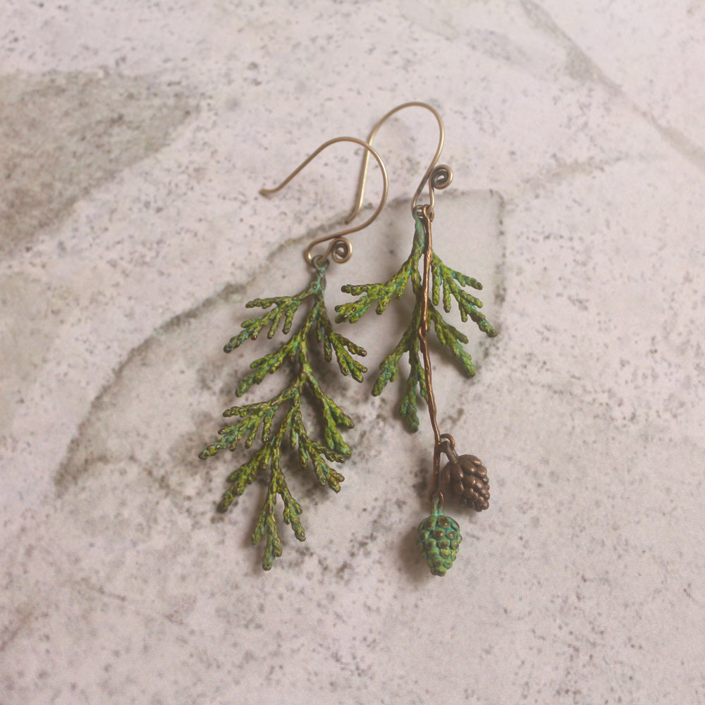 boucles d’oreilles vintage originales de branche de pin de plante